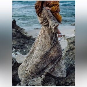 Une Ame Floral Maxi Dress, Size Medium, Slimming Looking Dress, Beautiful!